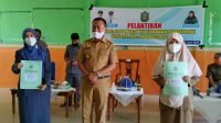 Bupati Takalar Syamsari saat memberikan SK pengangkatan kepada masing-masing direktur rumah sakit yang akan dioperasikan Pemkab Takalar