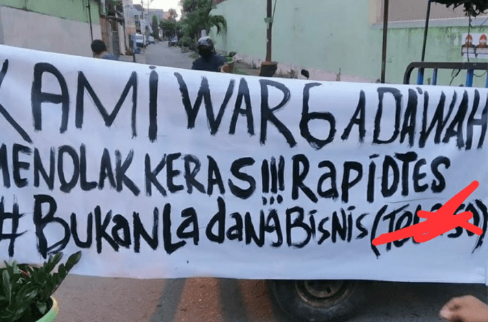 Spanduk Penolakan Warga Untuk Pelaksanaan Rapid Test di Makassar