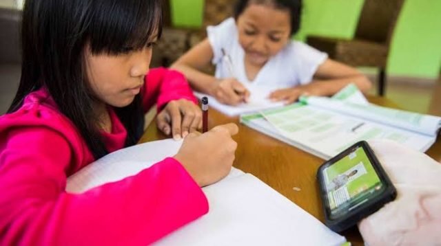 Ilustrasi Siswa Belajar