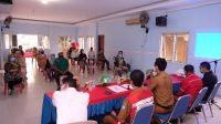 Suasana sosialisasi Penguatan Respon Masyarakat dalam Penanggulangan Covid-19 di Kantor Kecamatan Somba Opu dengan menerapkan protokol kesehatan ketat.