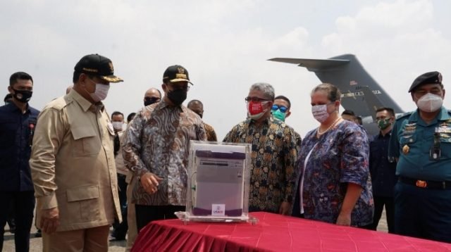 Penyerahan simbolis ventilator Covid-19