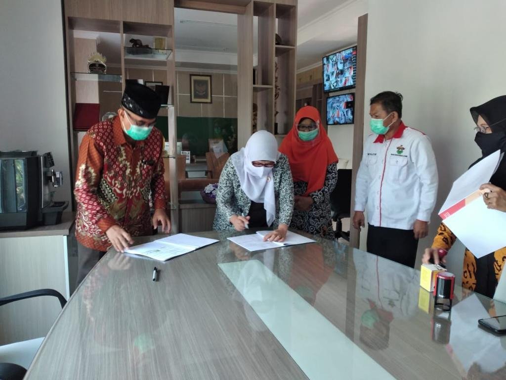 Suasana penandatanganan kerjasama di FKM Unhas, Kampus Tamalanrea, Rabu (21/10). (Foto: Istimewa)