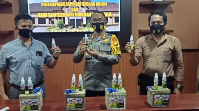 Polres Takalar melakukan inovasi dengan membuat hand sanitizer berbahan minuman tradisional yakin tuak.