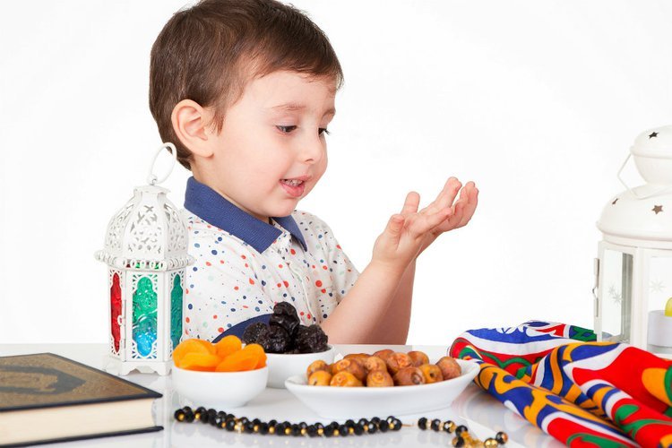 Ilustrasi anak menjalankan puasa