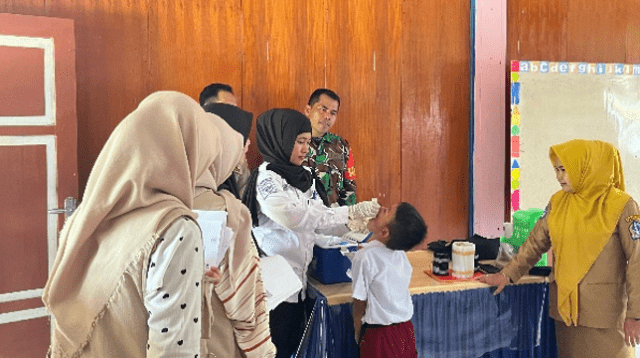 Tim PPK Ormawa LD Al-Aafiyah FKM Unhas pada Imunisasi Polio di Desa Ulaweng Cinnong Bone, Selasa (21/07/2024) lalu.